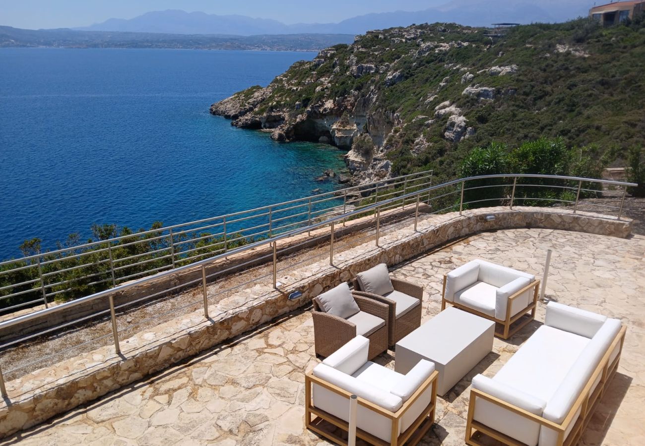 Villa in Loutraki - SeaWave Villa I with Heated Pool & Jacuzzi, By Hellocrete