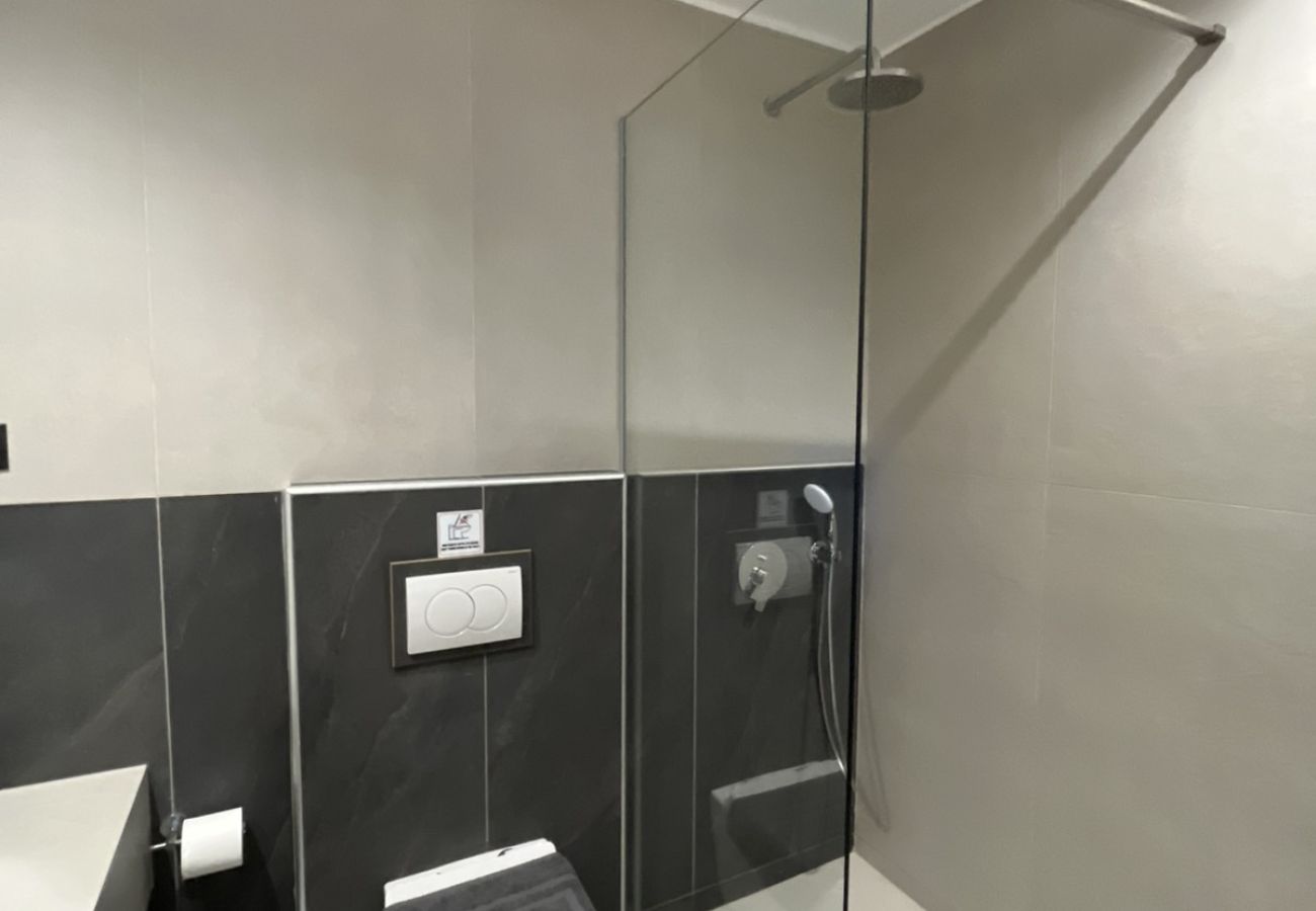 Villa in Loutraki - SeaWave Villa I with Heated Pool & Jacuzzi, By Hellocrete