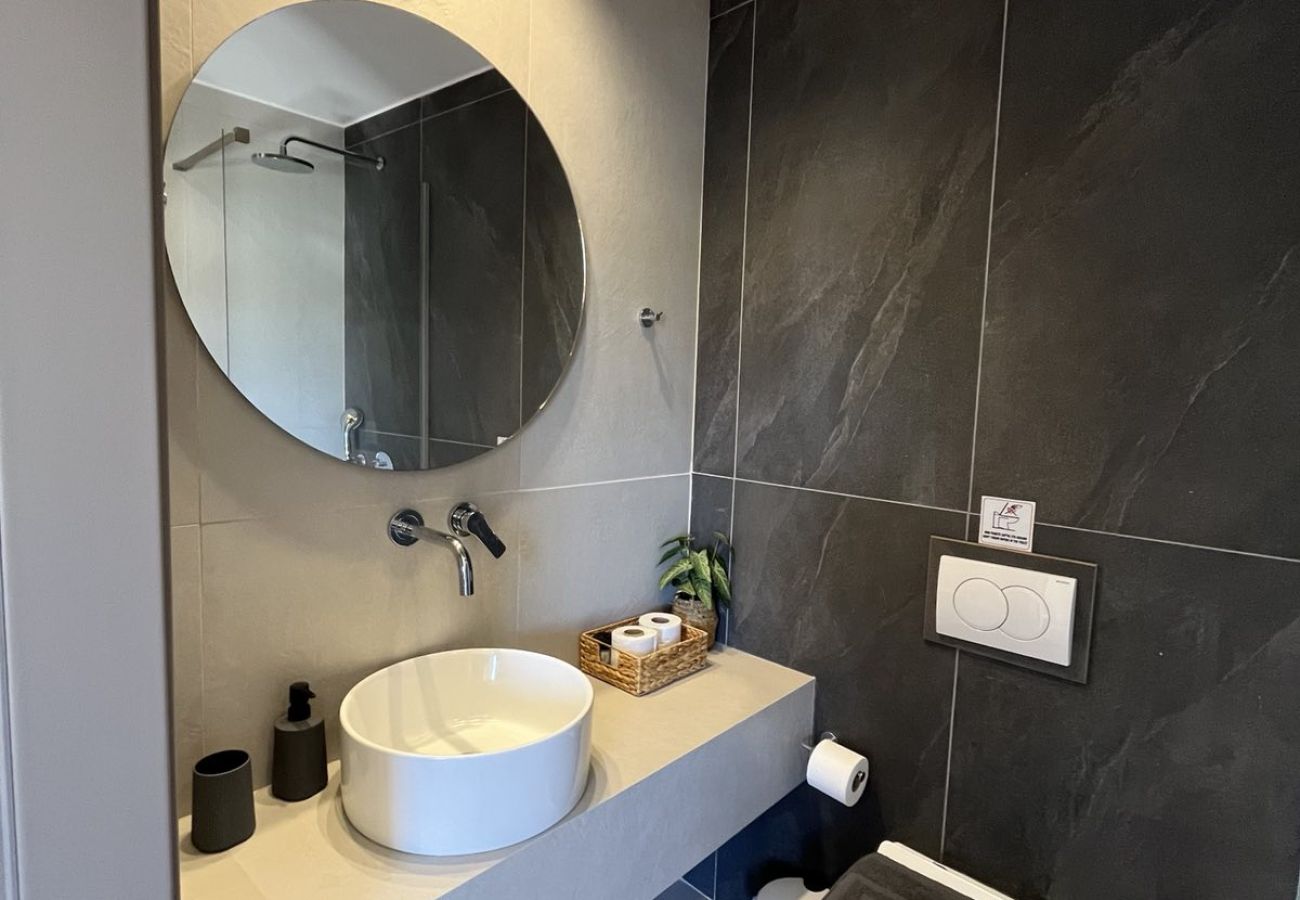 Villa in Loutraki - SeaWave Villa I with Heated Pool & Jacuzzi, By Hellocrete