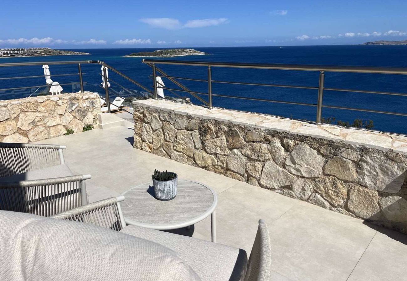 Villa in Loutraki - SeaWave Villa I with Heated Pool & Jacuzzi, By Hellocrete