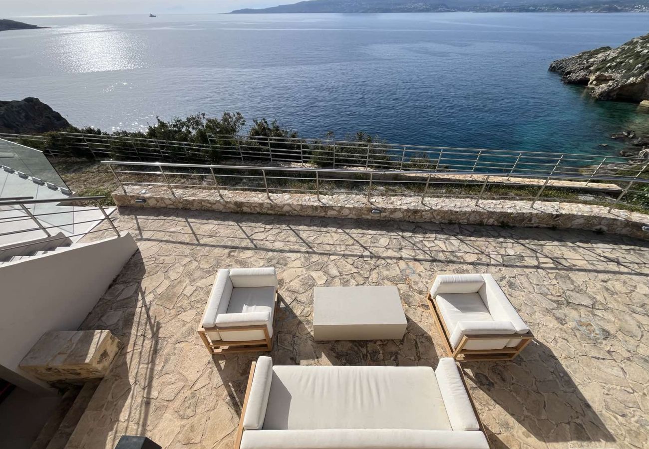 Villa in Loutraki - SeaWave Villa I with Heated Pool & Jacuzzi, By Hellocrete