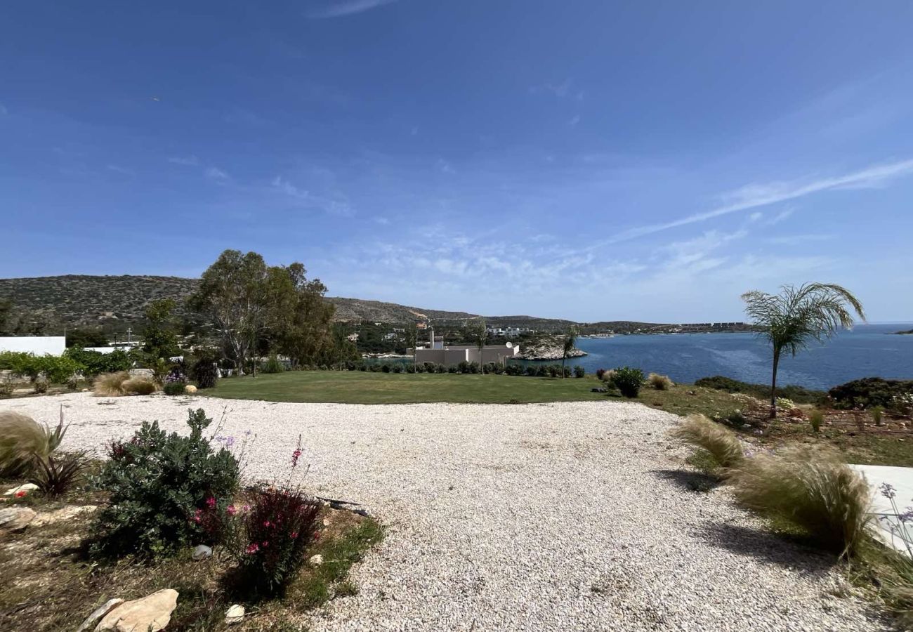 Villa in Loutraki - SeaWave Villa I with Heated Pool & Jacuzzi, By Hellocrete