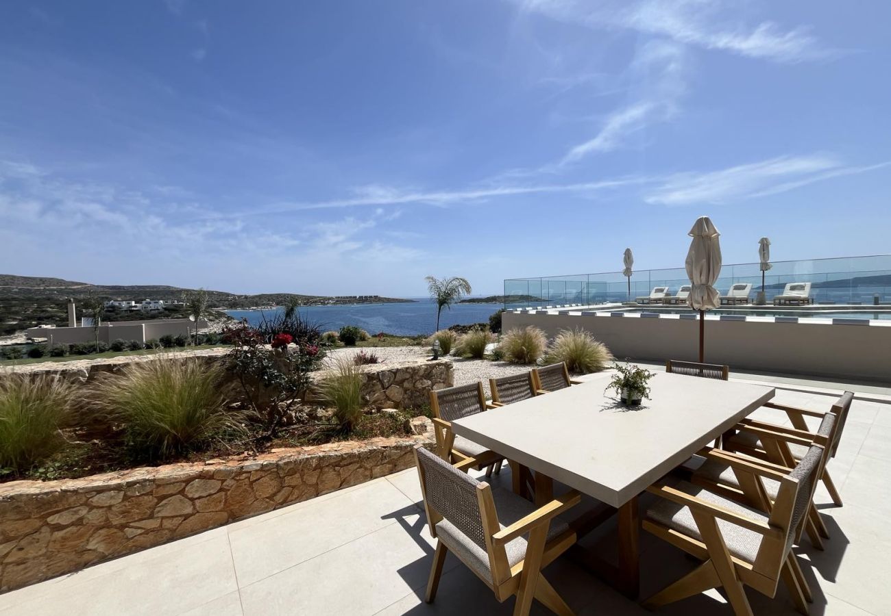 Villa in Loutraki - SeaWave Villa I with Heated Pool & Jacuzzi, By Hellocrete