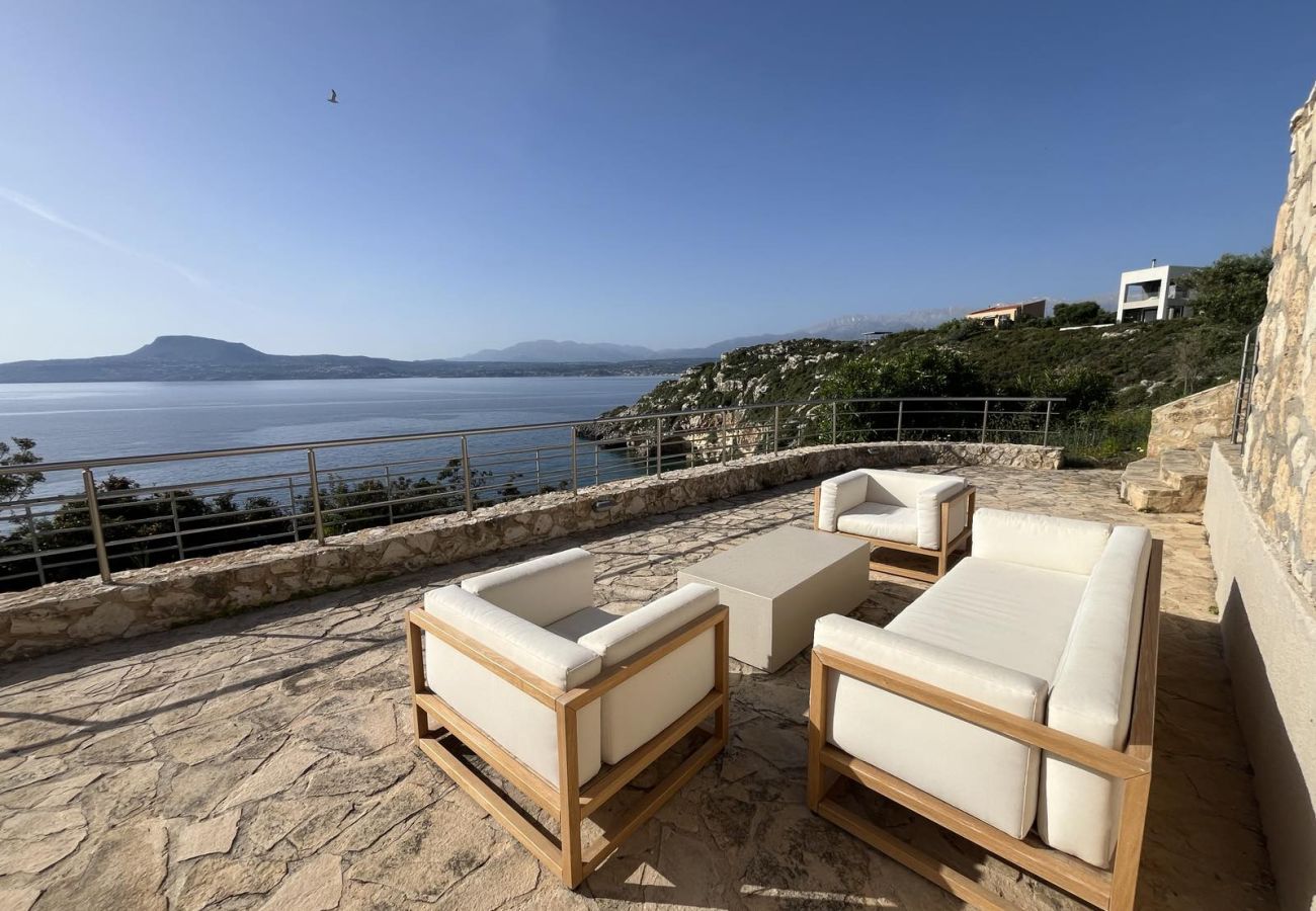 Villa in Loutraki - SeaWave Villa I with Heated Pool & Jacuzzi, By Hellocrete