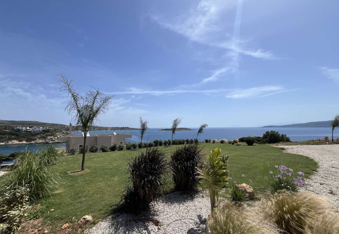 Villa in Loutraki - SeaWave Villa I with Heated Pool & Jacuzzi, By Hellocrete
