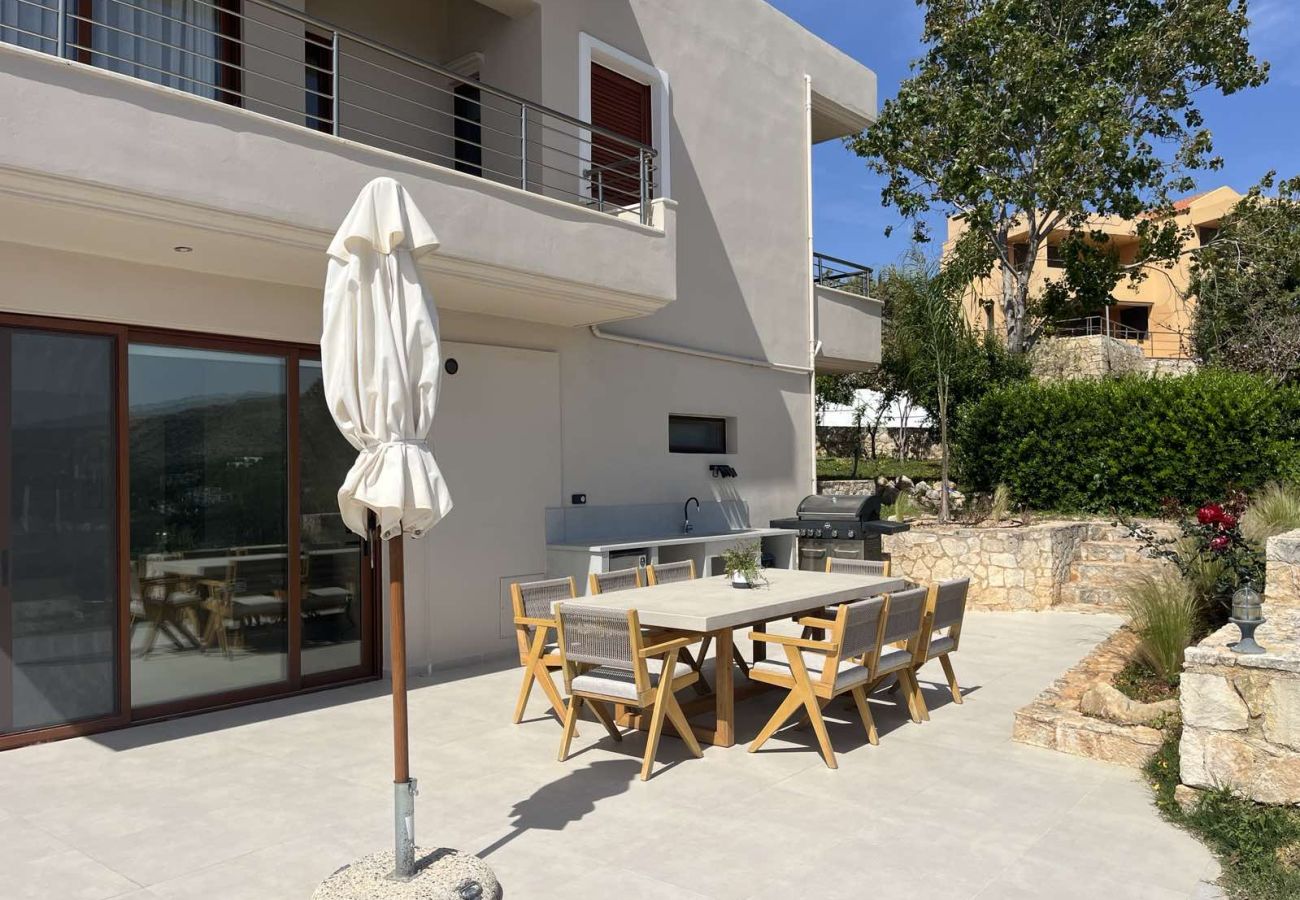 Villa in Loutraki - SeaWave Villa I with Heated Pool & Jacuzzi, By Hellocrete