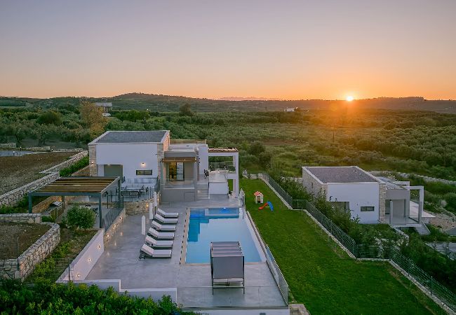 Villa in Aggeliana - Skyline Villas, By Hellocrete
