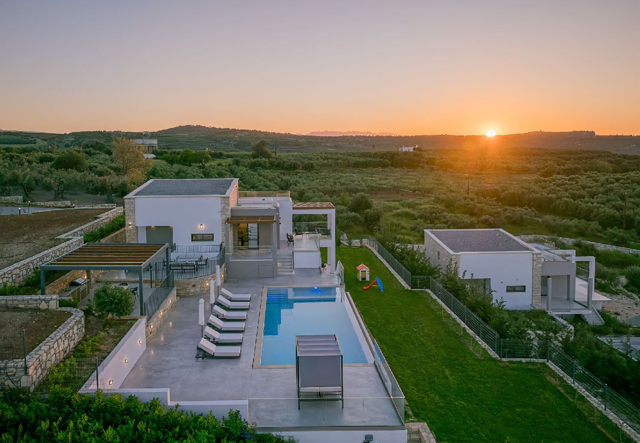 Villa in Aggeliana - Skyline Villas, By Hellocrete