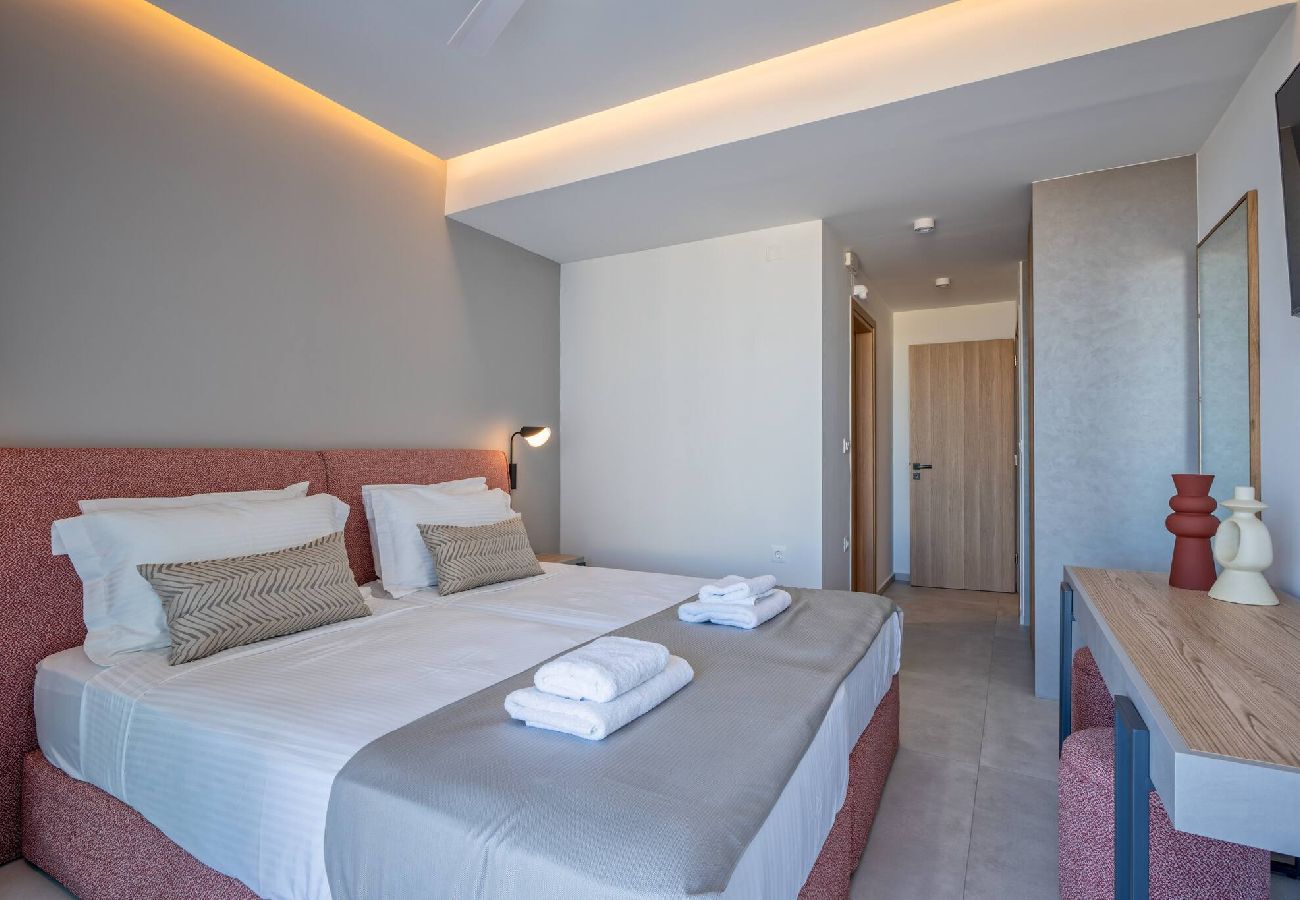 Villa in Aggeliana - Skyline Villas, By Hellocrete