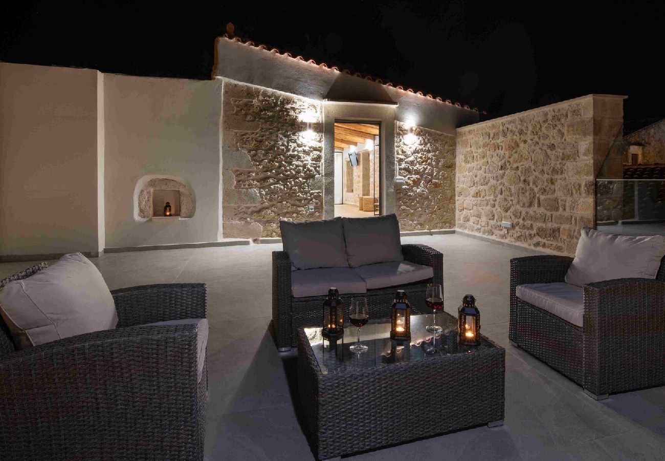 Villa in Roupes - Fabrica Villa, By Hellocrete