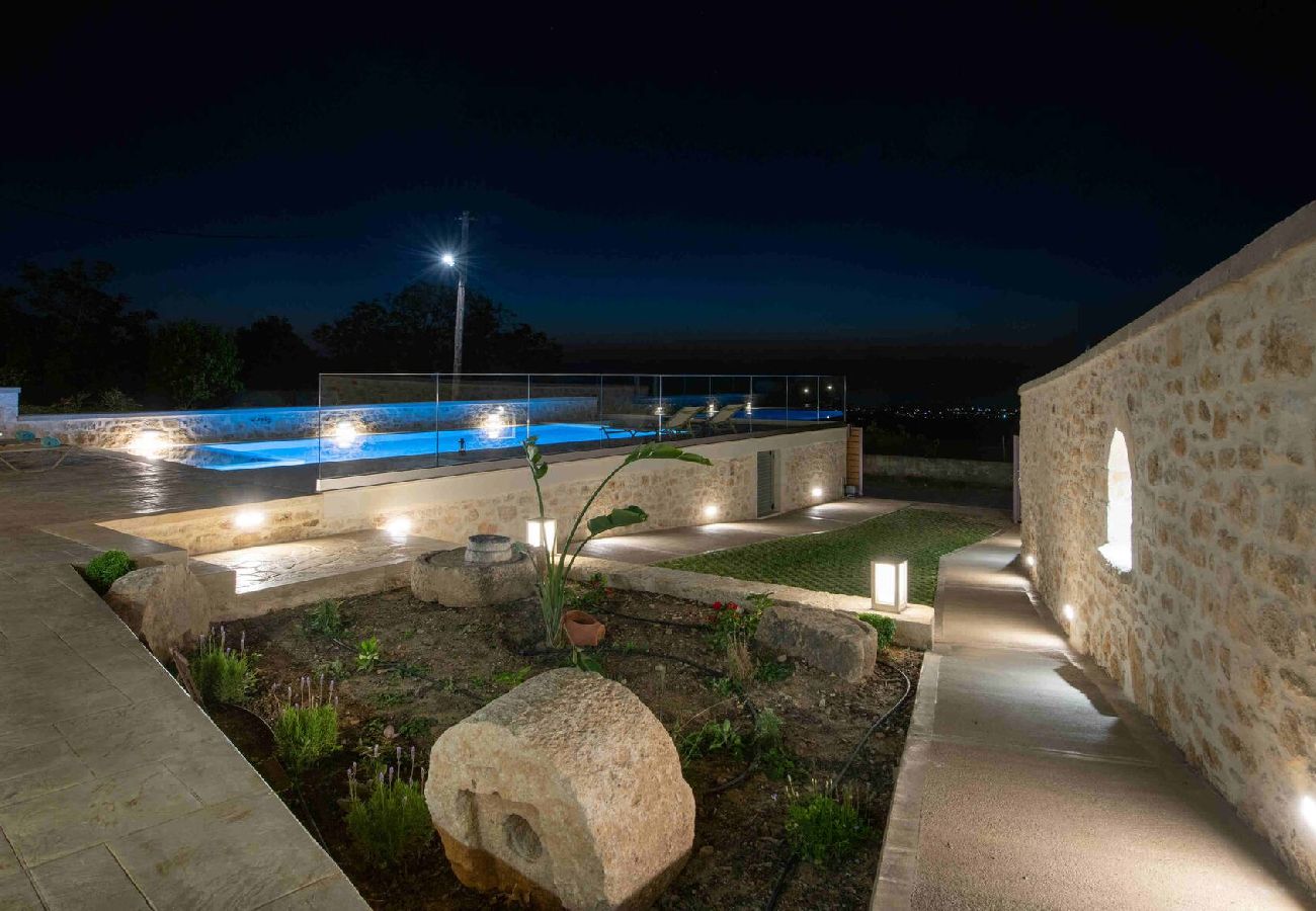 Villa in Roupes - Fabrica Villa, By Hellocrete