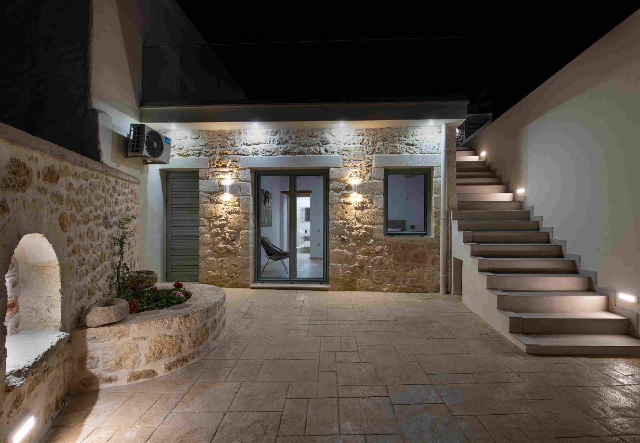 Villa in Roupes - Fabrica Villa, By Hellocrete
