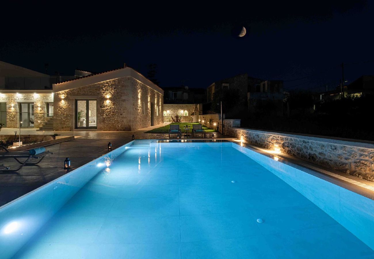 Villa in Roupes - Fabrica Villa, By Hellocrete