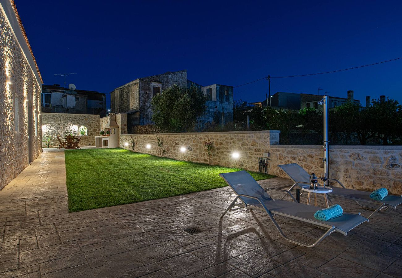 Villa in Roupes - Fabrica Villa, By Hellocrete