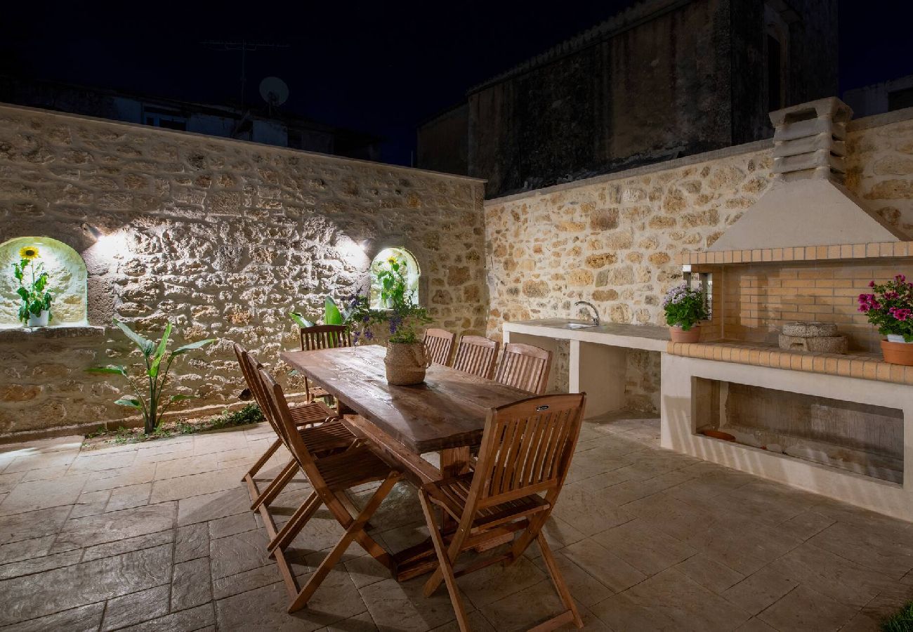 Villa in Roupes - Fabrica Villa, By Hellocrete