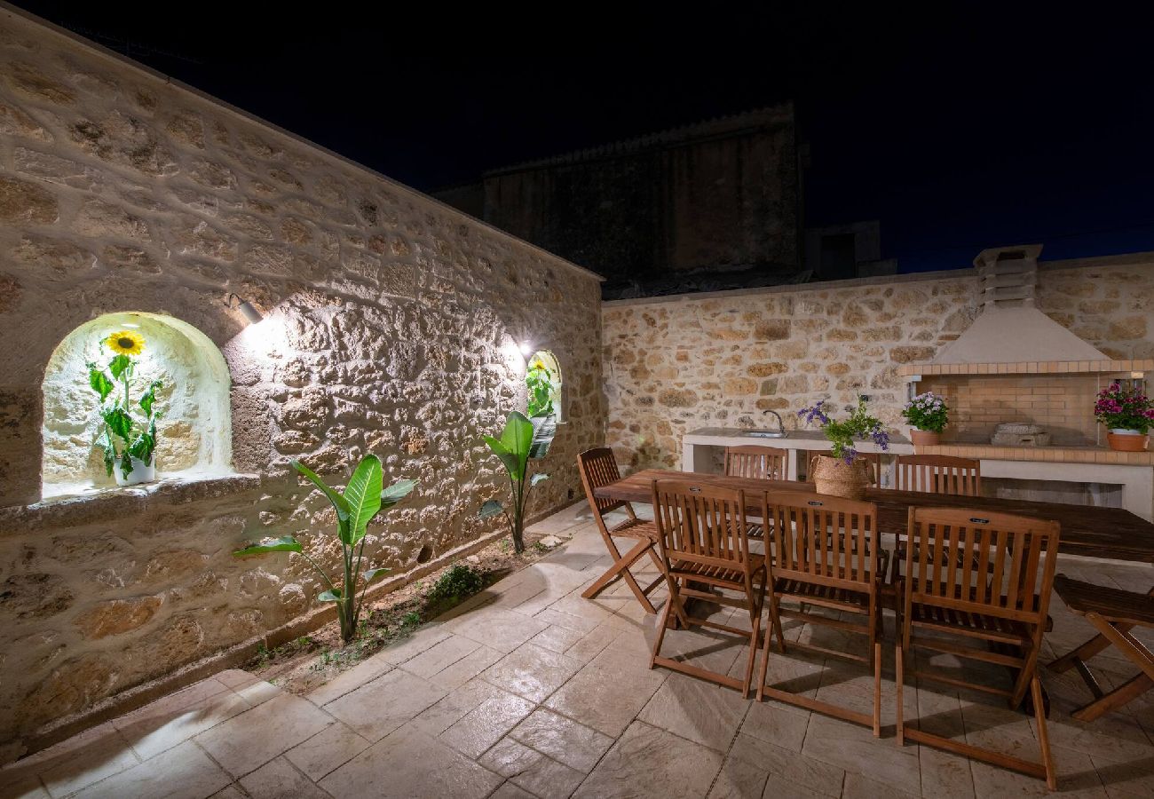 Villa in Roupes - Fabrica Villa, By Hellocrete