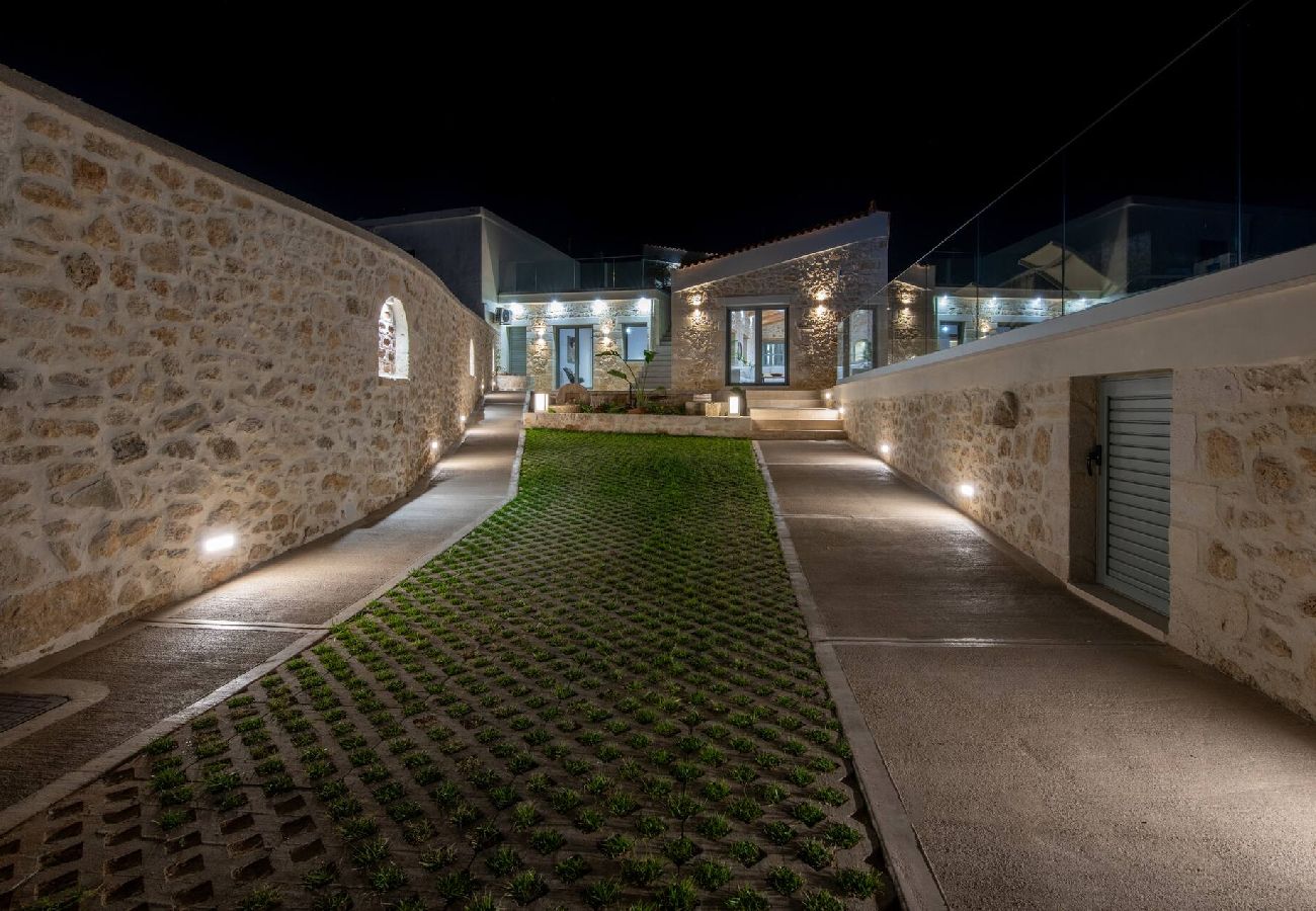 Villa in Roupes - Fabrica Villa, By Hellocrete