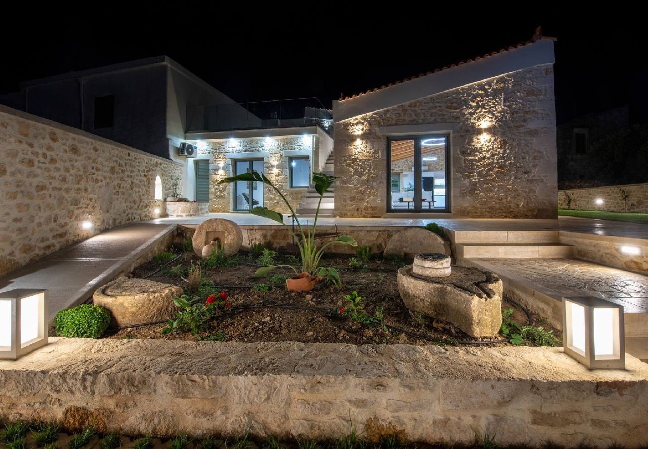 Villa in Roupes - Fabrica Villa, By Hellocrete