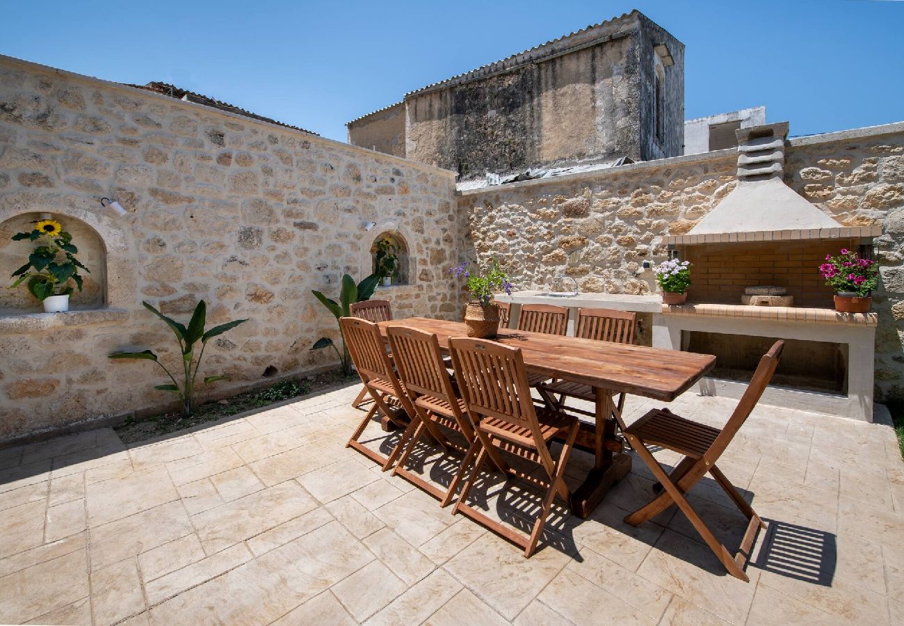 Villa in Roupes - Fabrica Villa, By Hellocrete