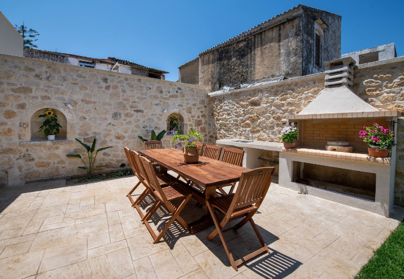 Villa in Roupes - Fabrica Villa, By Hellocrete