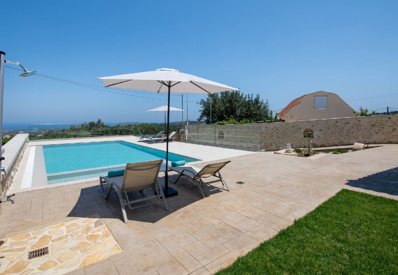 Villa in Roupes - Fabrica Villa, By Hellocrete
