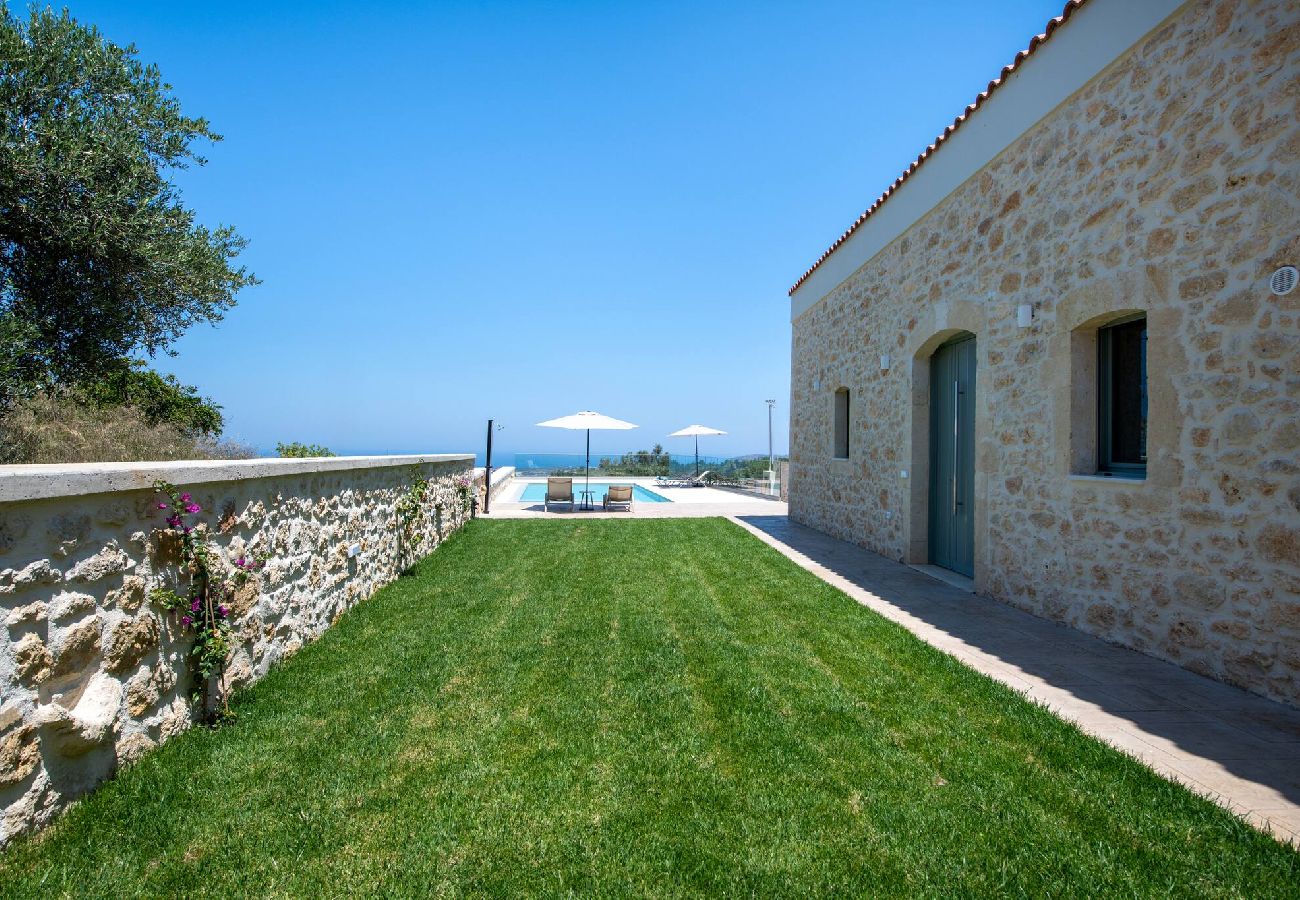 Villa in Roupes - Fabrica Villa, By Hellocrete