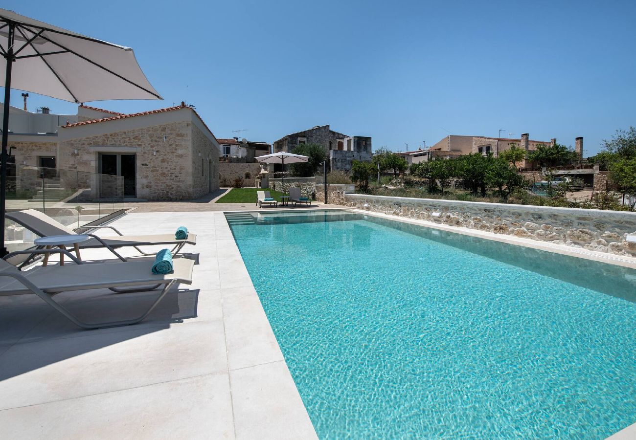 Villa in Roupes - Fabrica Villa, By Hellocrete