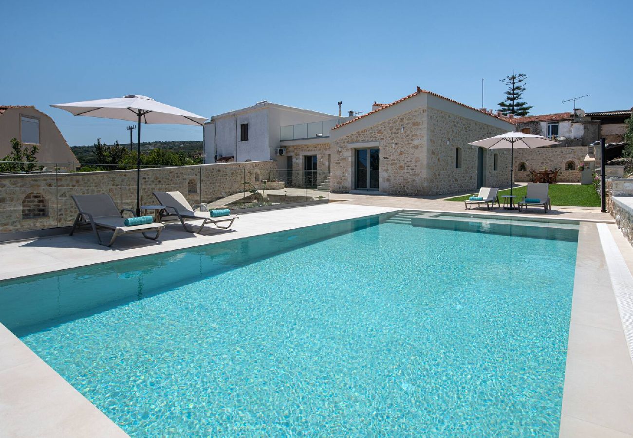 Villa in Roupes - Fabrica Villa, By Hellocrete