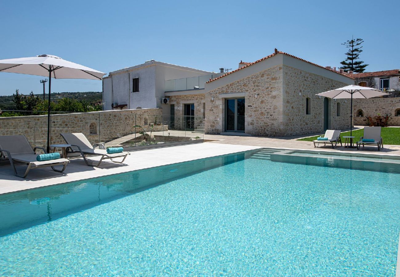 Villa in Roupes - Fabrica Villa, By Hellocrete