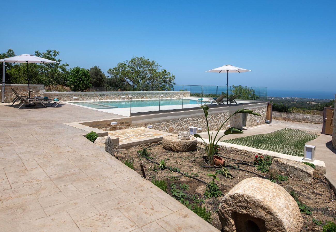 Villa in Roupes - Fabrica Villa, By Hellocrete