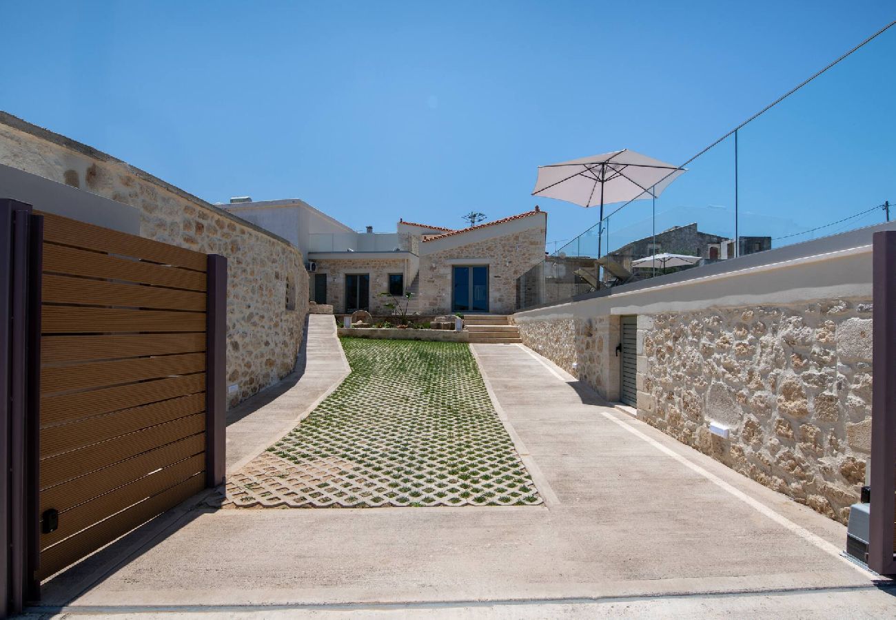 Villa in Roupes - Fabrica Villa, By Hellocrete