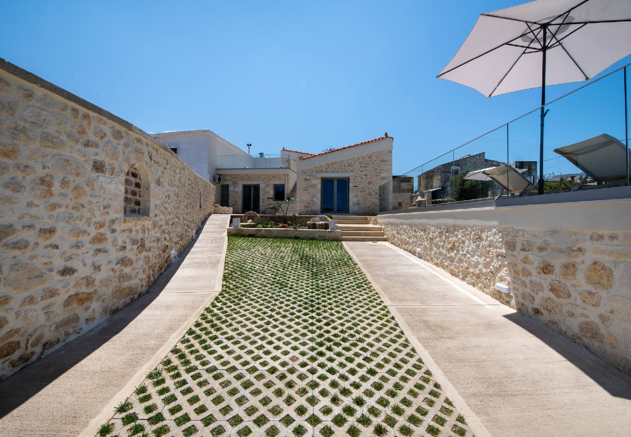Villa in Roupes - Fabrica Villa, By Hellocrete