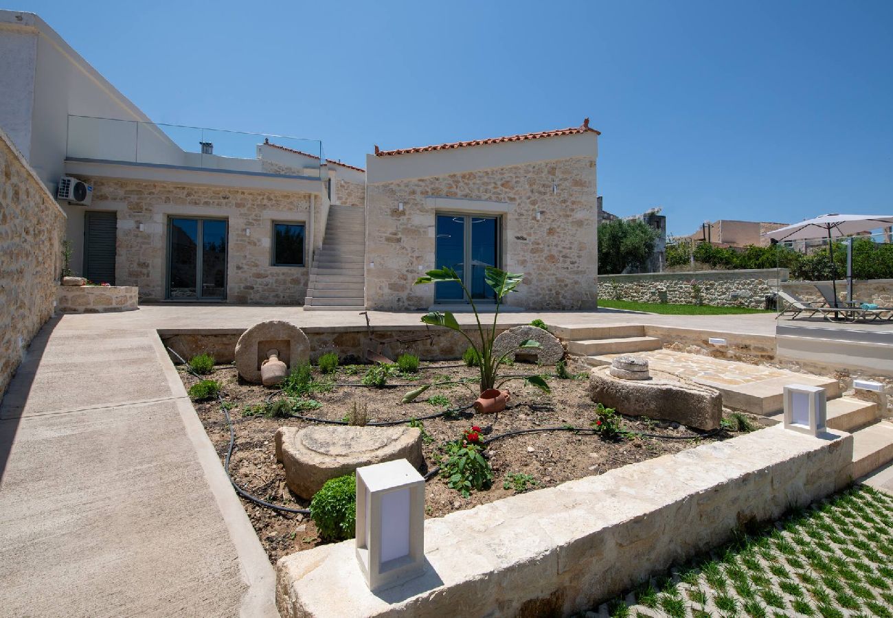 Villa in Roupes - Fabrica Villa, By Hellocrete