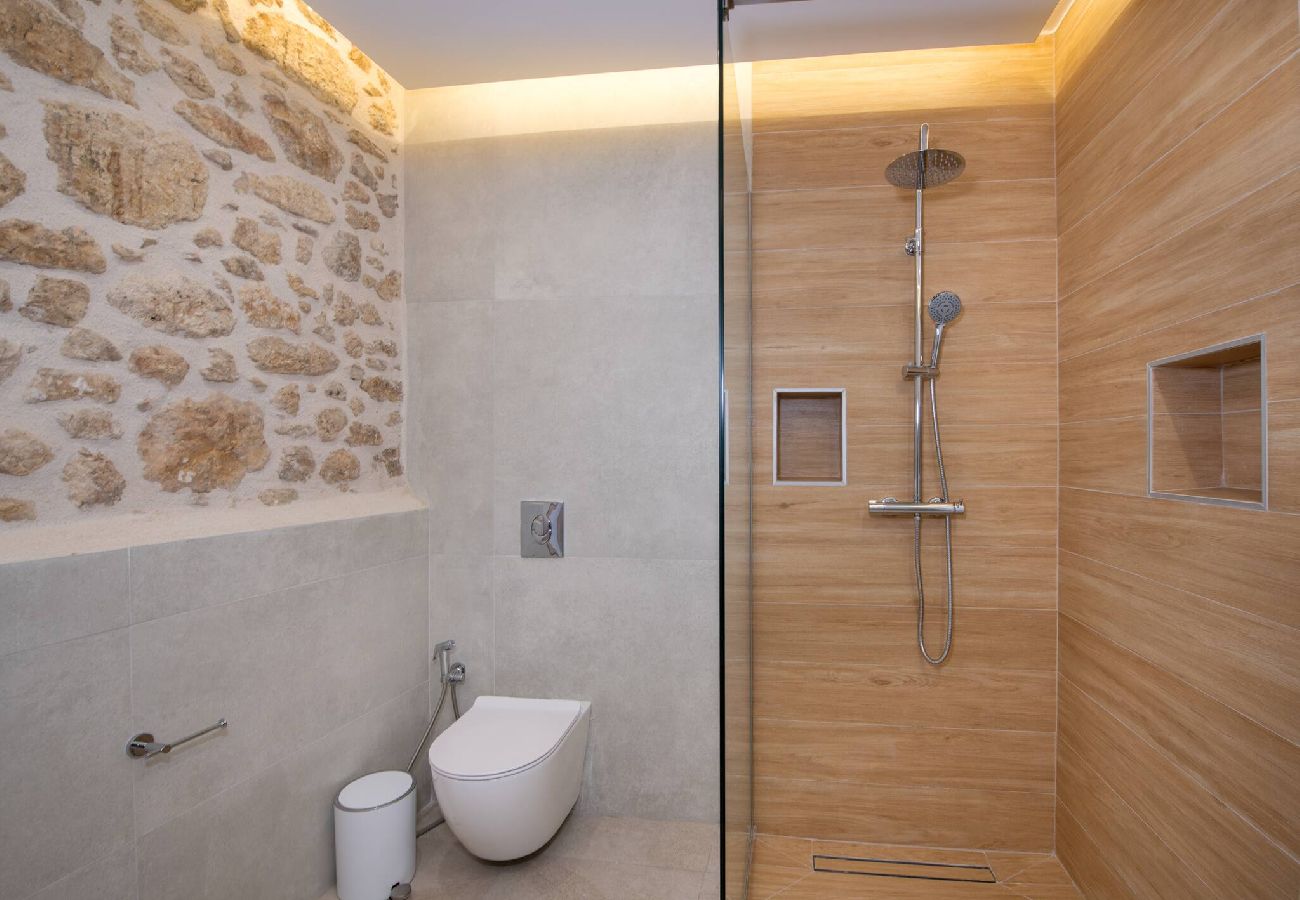 Villa in Roupes - Fabrica Villa, By Hellocrete