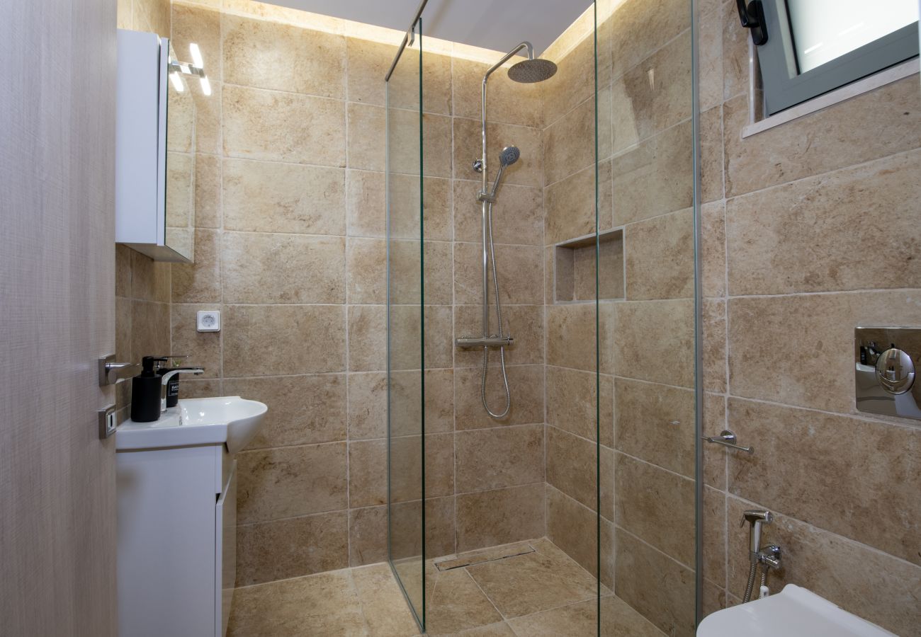 Villa in Roupes - Fabrica Villa, By Hellocrete