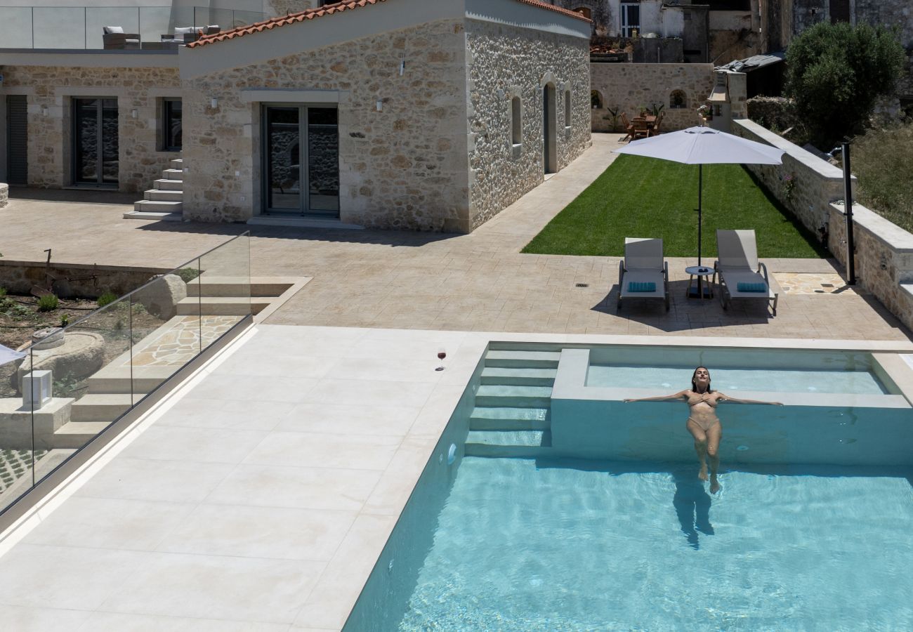Villa in Roupes - Fabrica Villa, By Hellocrete