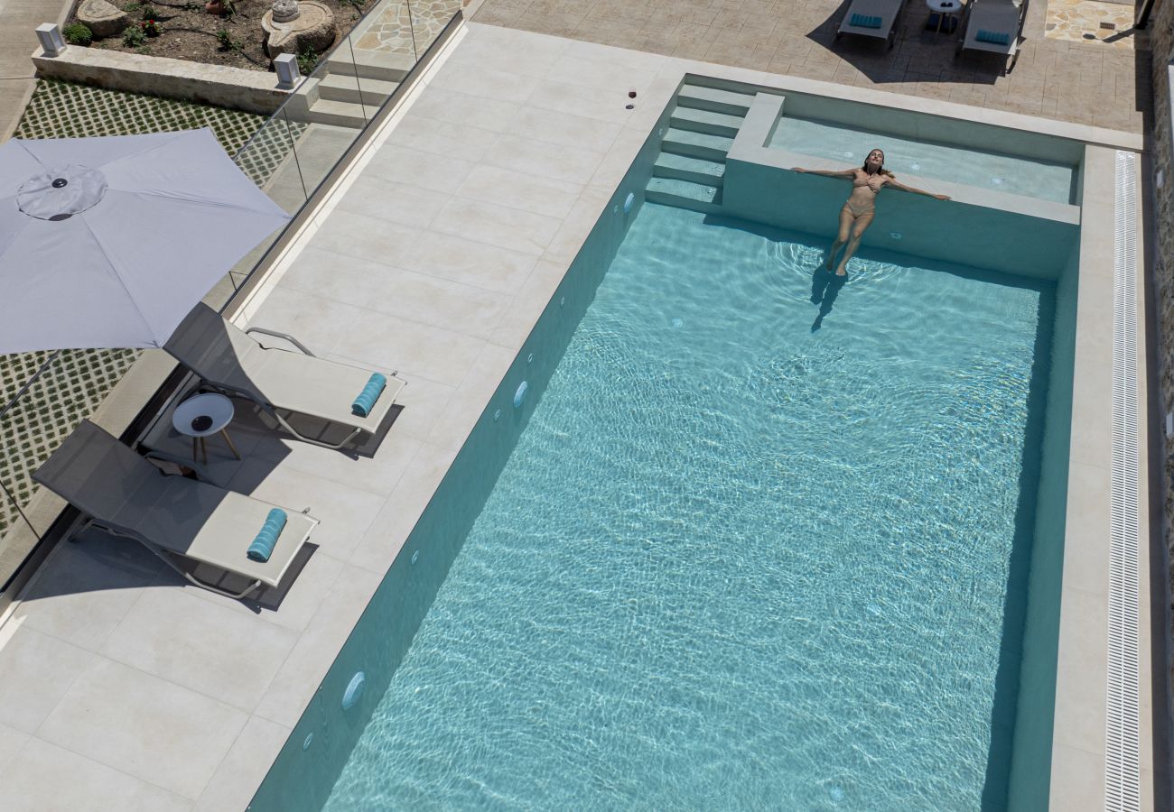 Villa in Roupes - Fabrica Villa, By Hellocrete