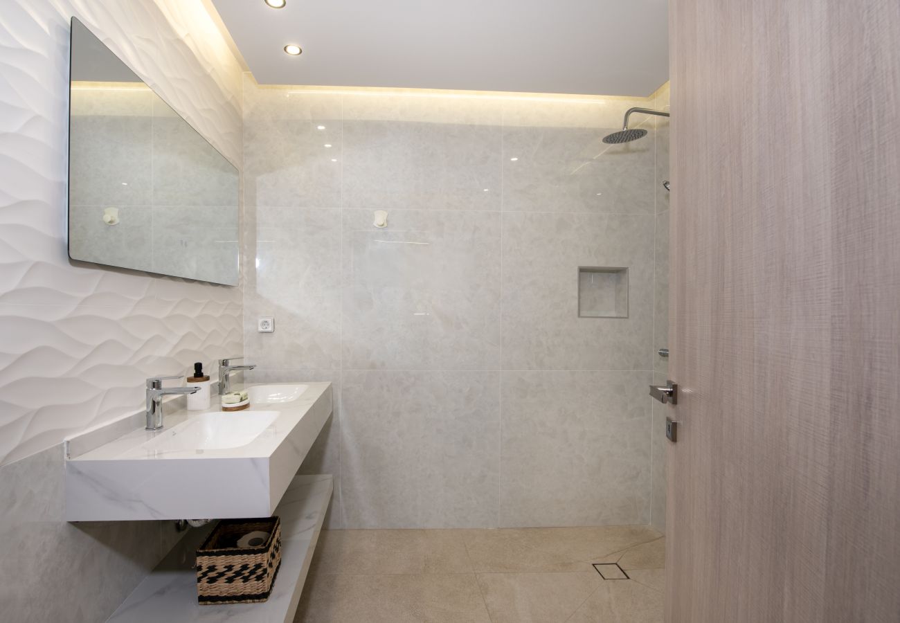 Villa in Roupes - Fabrica Villa, By Hellocrete