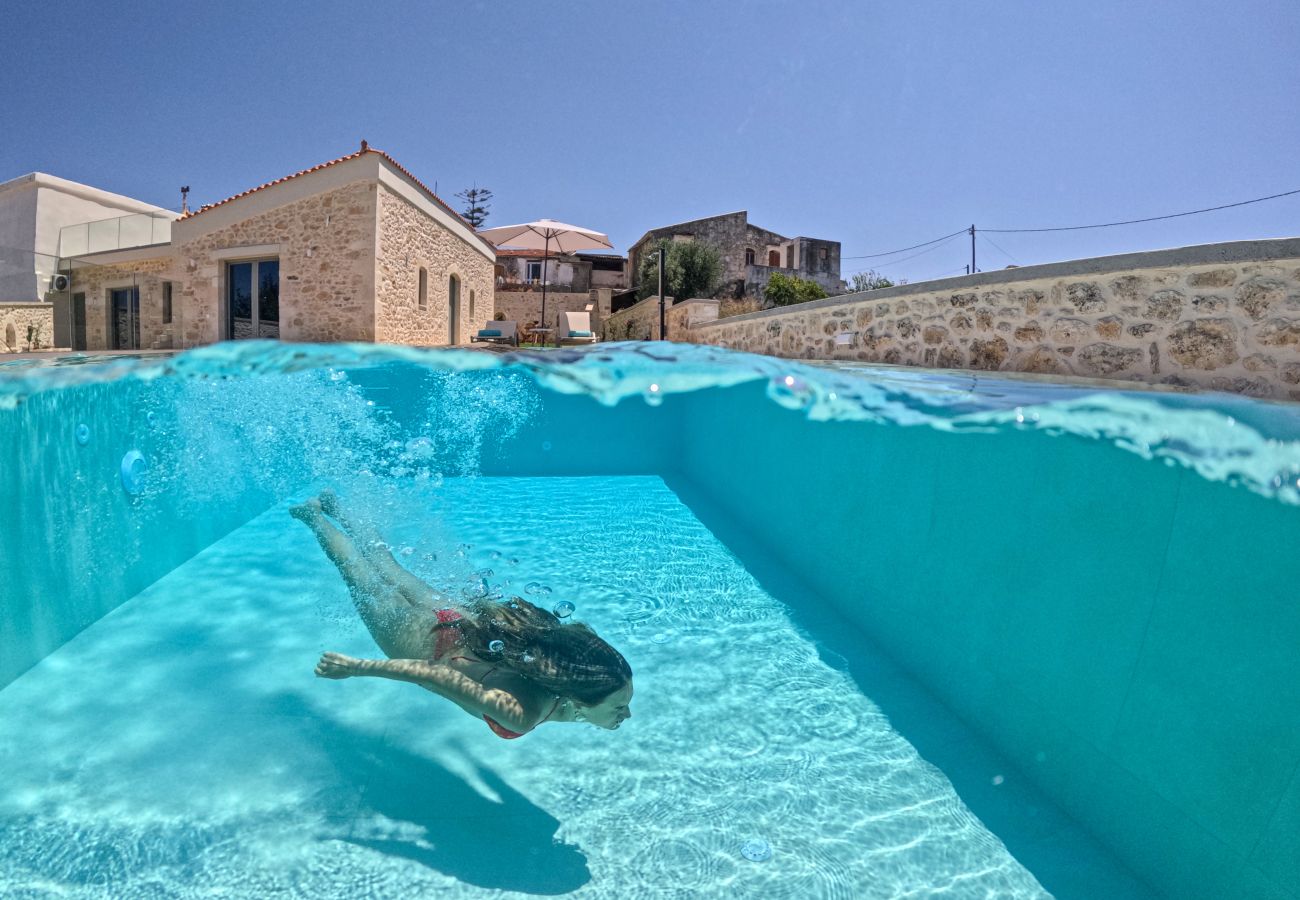 Villa in Roupes - Fabrica Villa, By Hellocrete