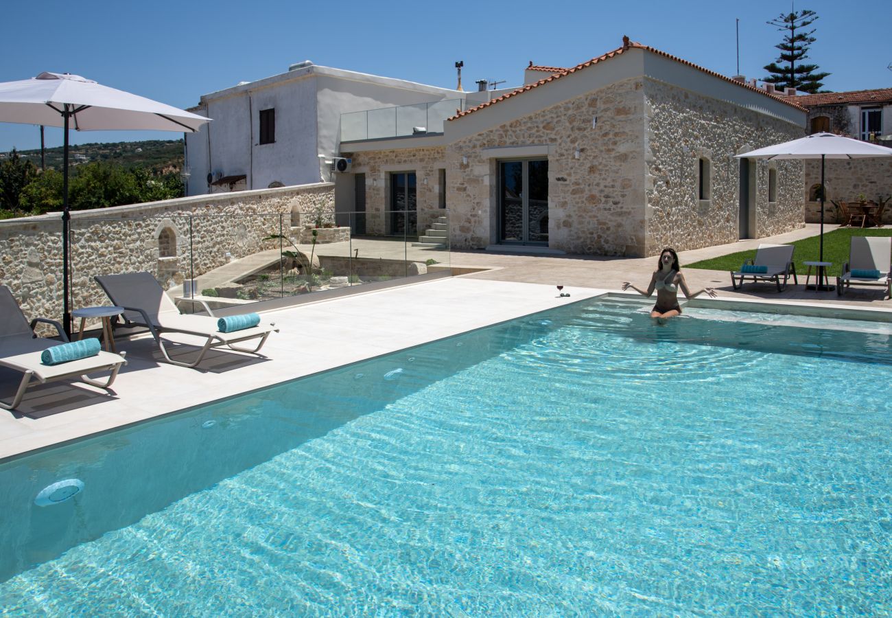 Villa in Roupes - Fabrica Villa, By Hellocrete