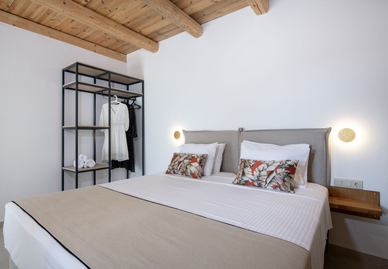 Villa in Roupes - Fabrica Villa, By Hellocrete