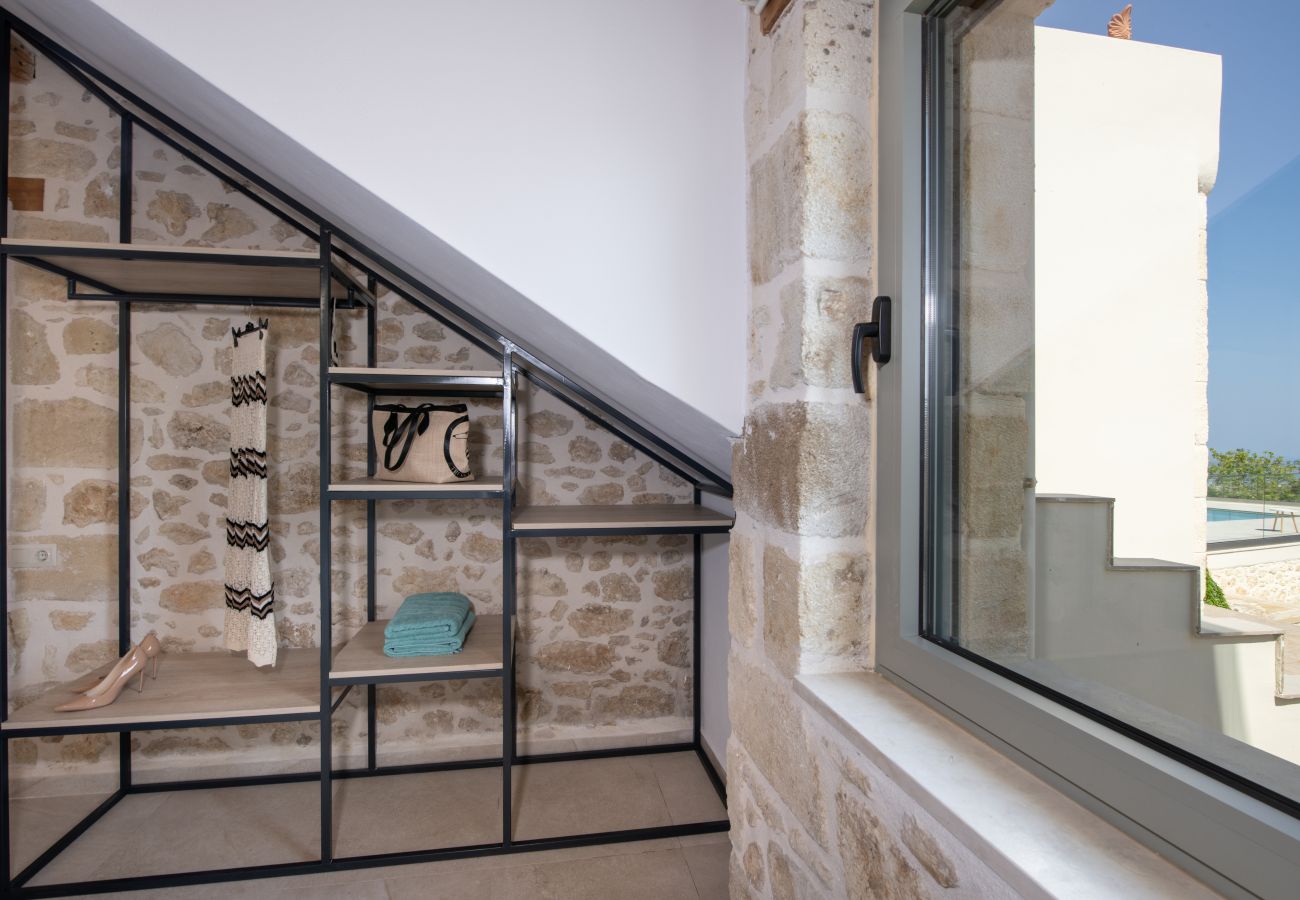 Villa in Roupes - Fabrica Villa, By Hellocrete