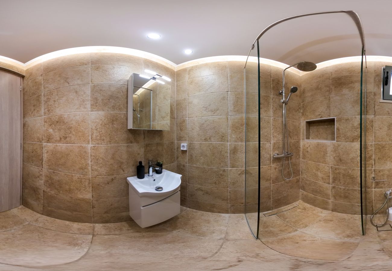 Villa in Roupes - Fabrica Villa, By Hellocrete