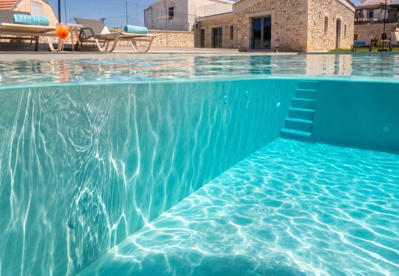 Villa in Roupes - Fabrica Villa, By Hellocrete