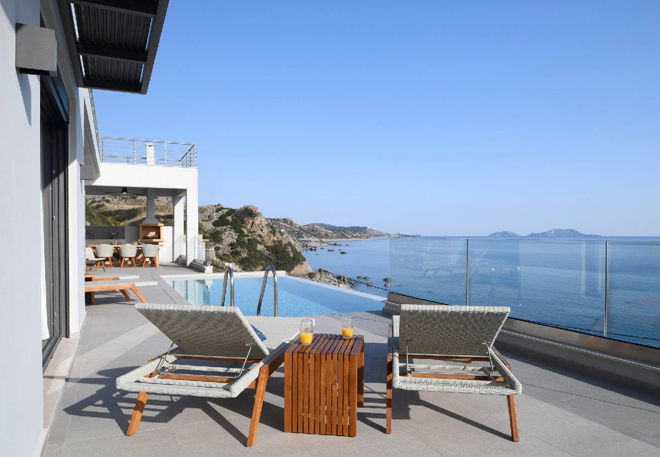 Villa in Agia Foteini - Rozites Luxury Beachfront Villa, By Hellocrete
