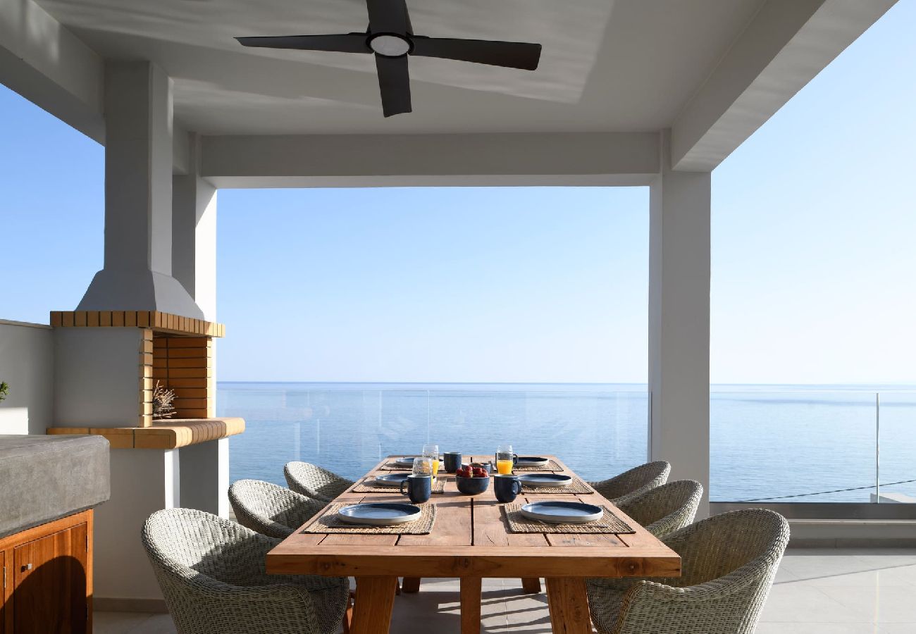 Villa in Agia Foteini - Rozites Luxury Beachfront Villa, By Hellocrete