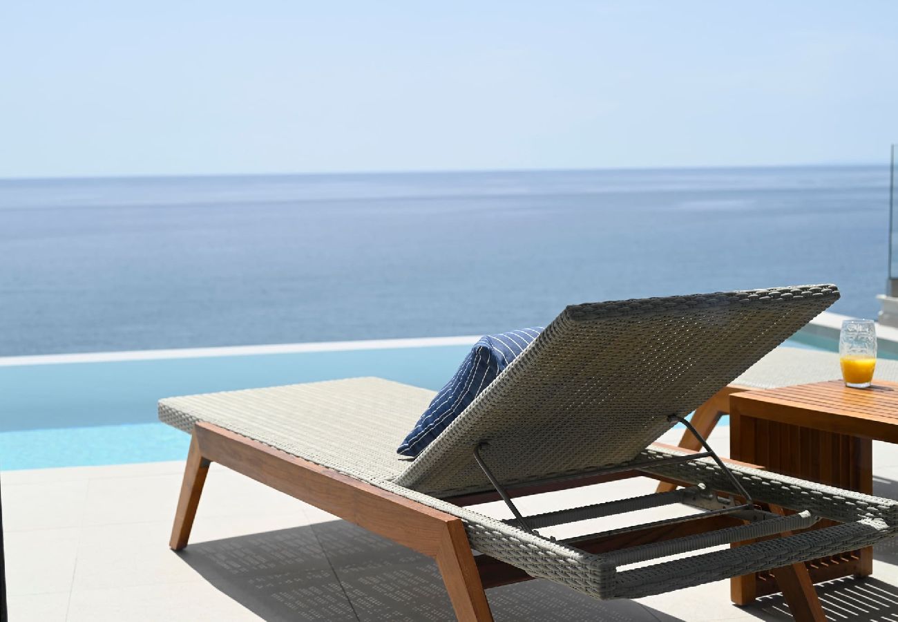 Villa in Agia Foteini - Rozites Luxury Beachfront Villa, By Hellocrete