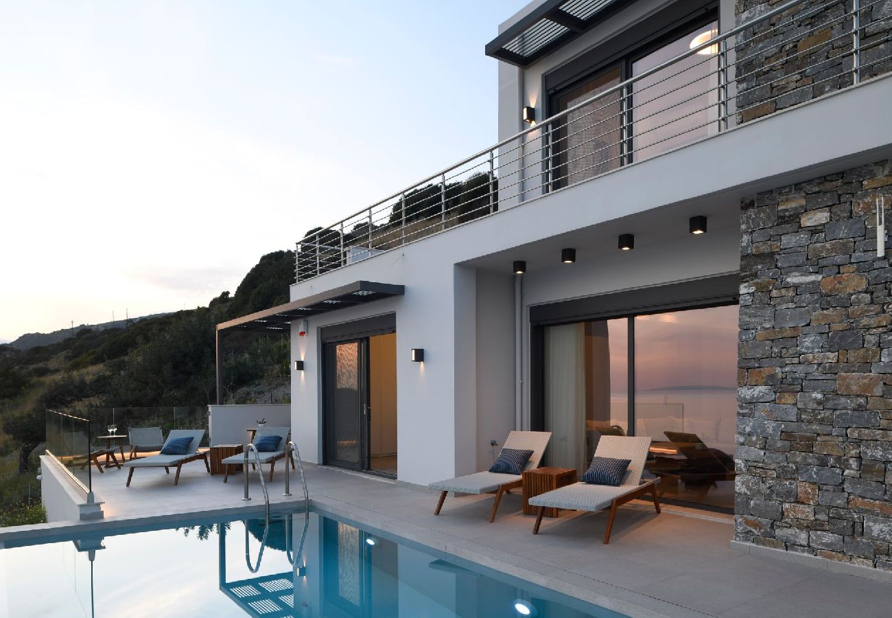 Villa in Agia Foteini - Rozites Luxury Beachfront Villa, By Hellocrete