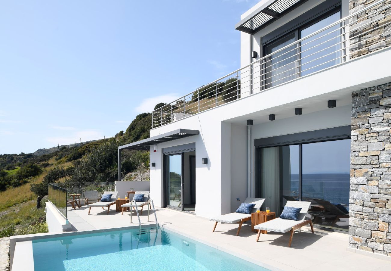 Villa in Agia Foteini - Rozites Luxury Beachfront Villa, By Hellocrete
