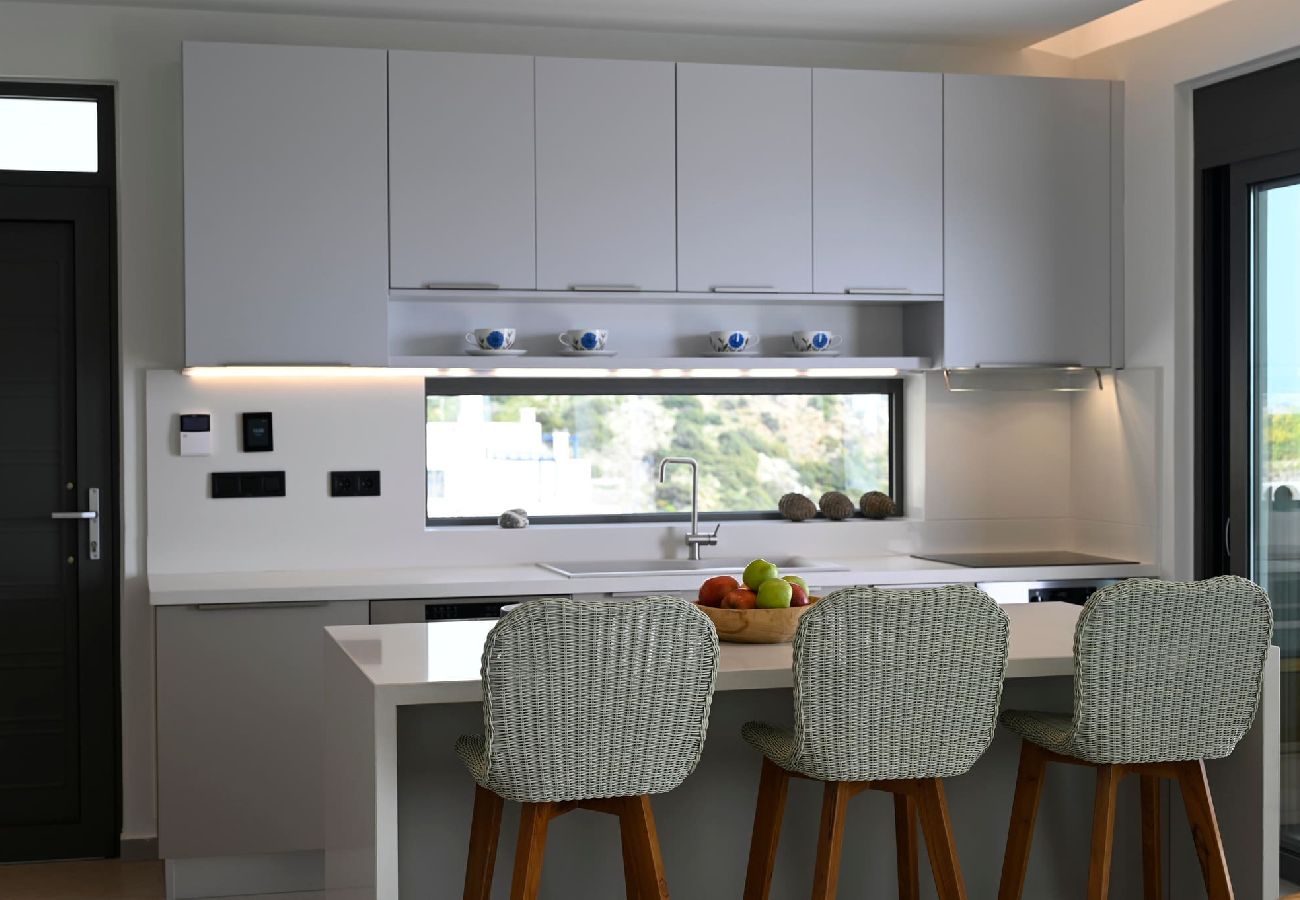 Villa in Agia Foteini - Rozites Luxury Beachfront Villa, By Hellocrete